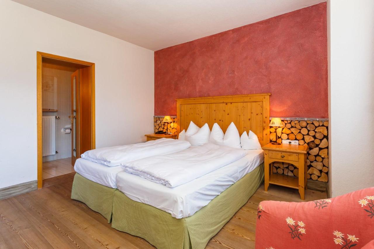 Landkomforthotel Panorama & Restaurant Bella Vista Garmisch-Partenkirchen Room photo