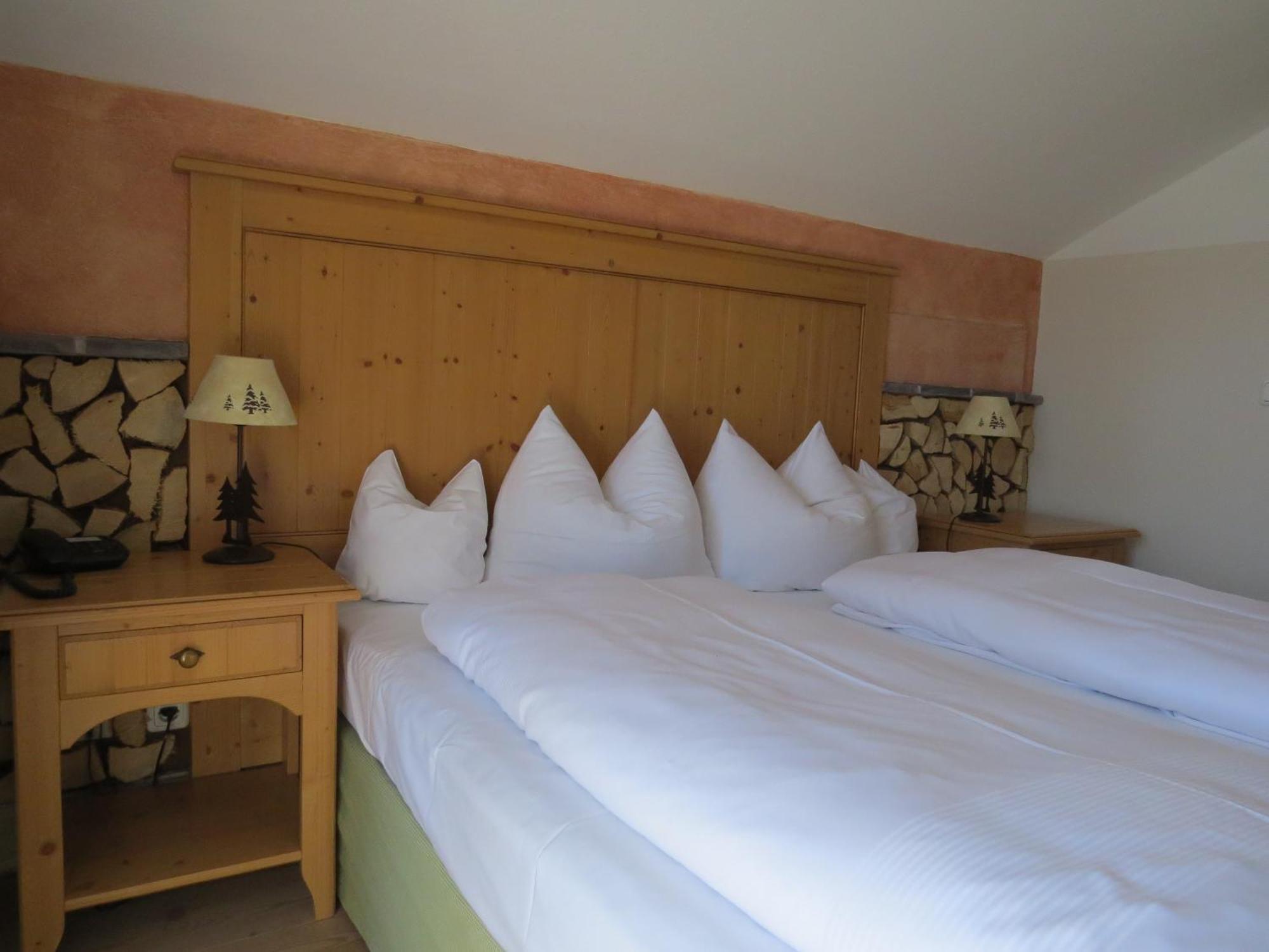Landkomforthotel Panorama & Restaurant Bella Vista Garmisch-Partenkirchen Room photo